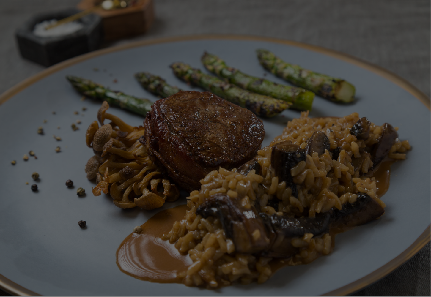 Tenderloin medallions with risotto and asparagus
